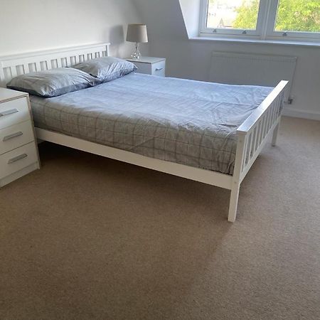 Lovely 2-Bed Flat With Well Equipped Kitchen Daire Ealing Dış mekan fotoğraf