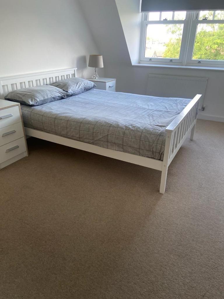 Lovely 2-Bed Flat With Well Equipped Kitchen Daire Ealing Dış mekan fotoğraf